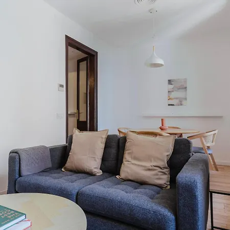 Blueground De Gracia Balcony Elev Washer Bcn-148 Daire